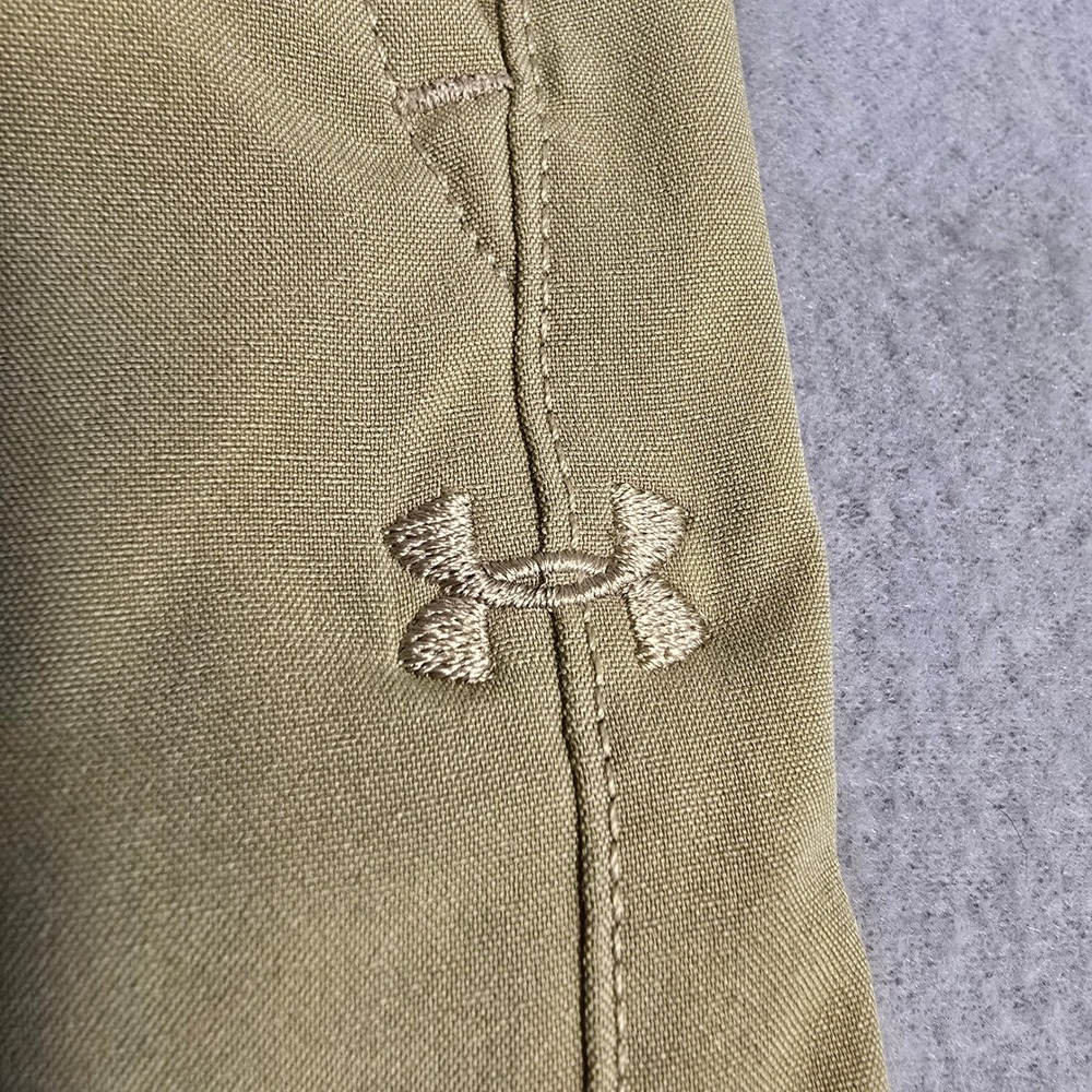 Under Armour HeatGear Khaki Tan Shorts Boys Youth XL Loose Fit Athletic Golf